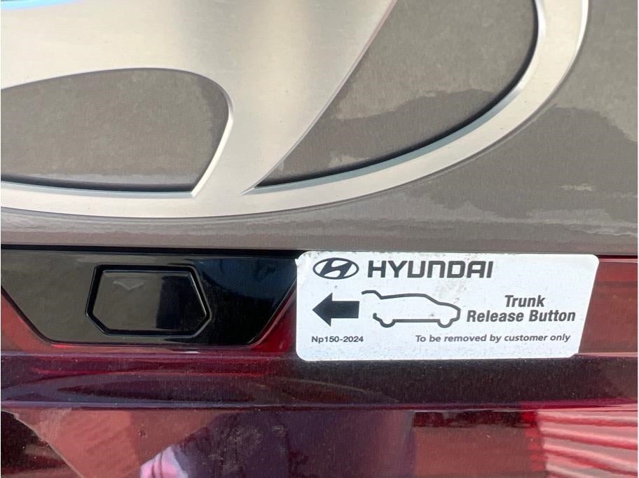 2024 Hyundai Elantra SEL Sedan 4D
