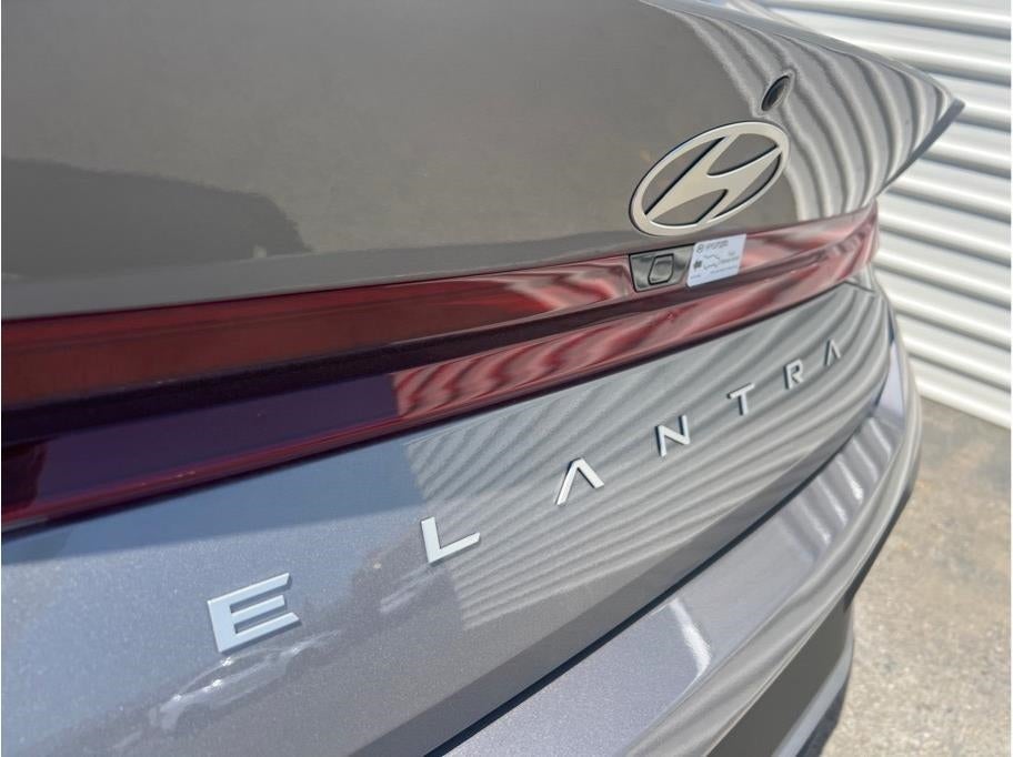 2024 Hyundai Elantra SEL Sedan 4D