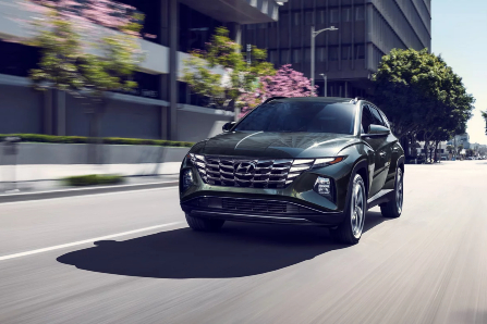 2022 Hyundai Tucson Plug-In Hybrid Driving on Street