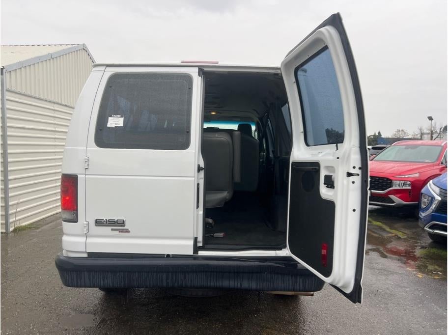 2012 Ford E150 Passenger XL Van 3D