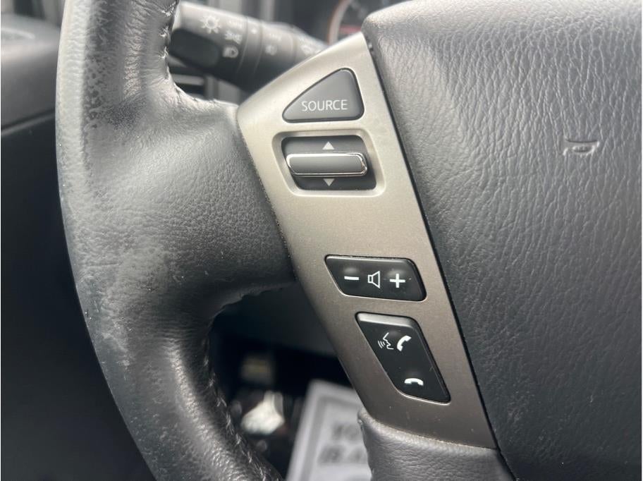 2013 Nissan Titan Crew Cab SV Pickup 4D 5 1/2 ft