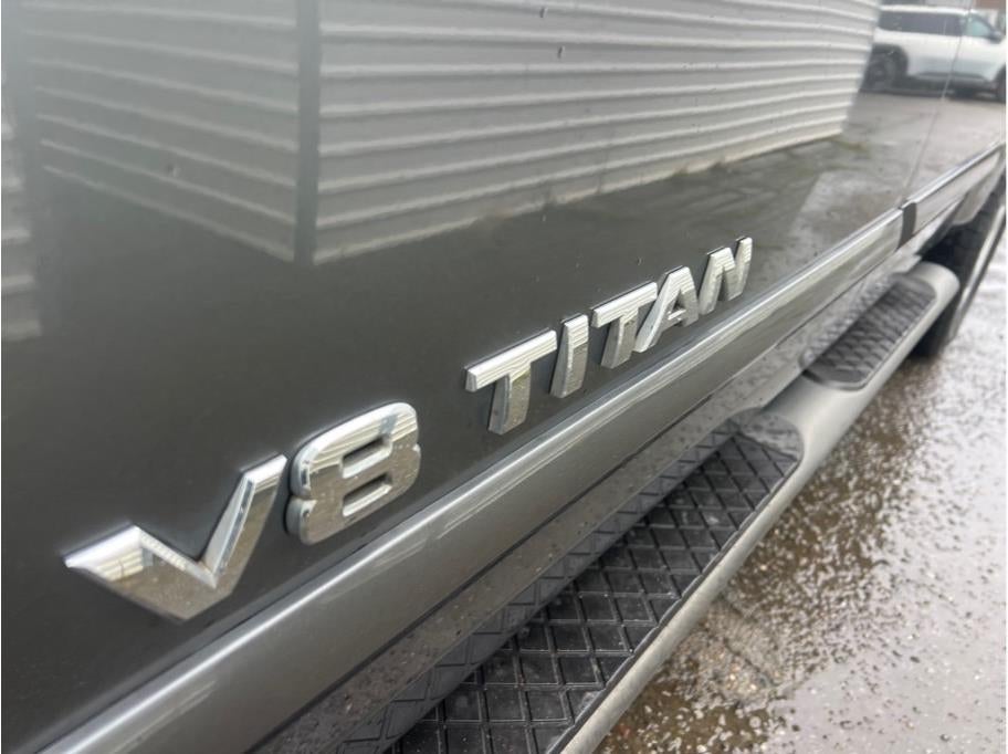 2013 Nissan Titan Crew Cab SV Pickup 4D 5 1/2 ft