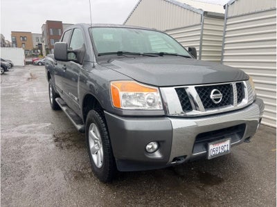2013 Nissan Titan Crew Cab SV Pickup 4D 5 1/2 ft