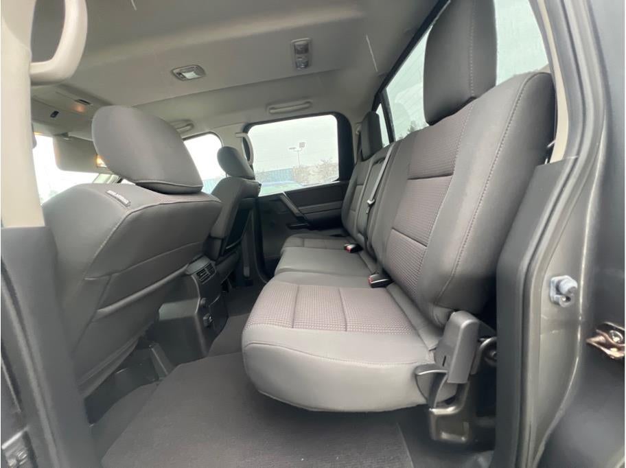 2013 Nissan Titan Crew Cab SV Pickup 4D 5 1/2 ft