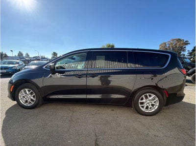 2023 Chrysler Voyager LX Van 4D