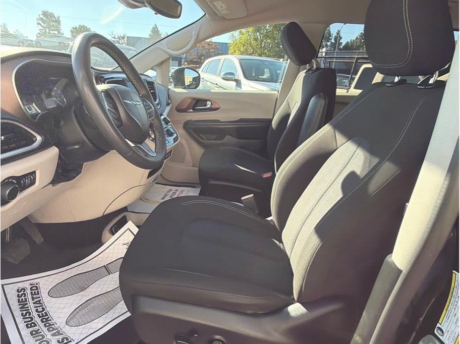 2023 Chrysler Voyager LX Van 4D