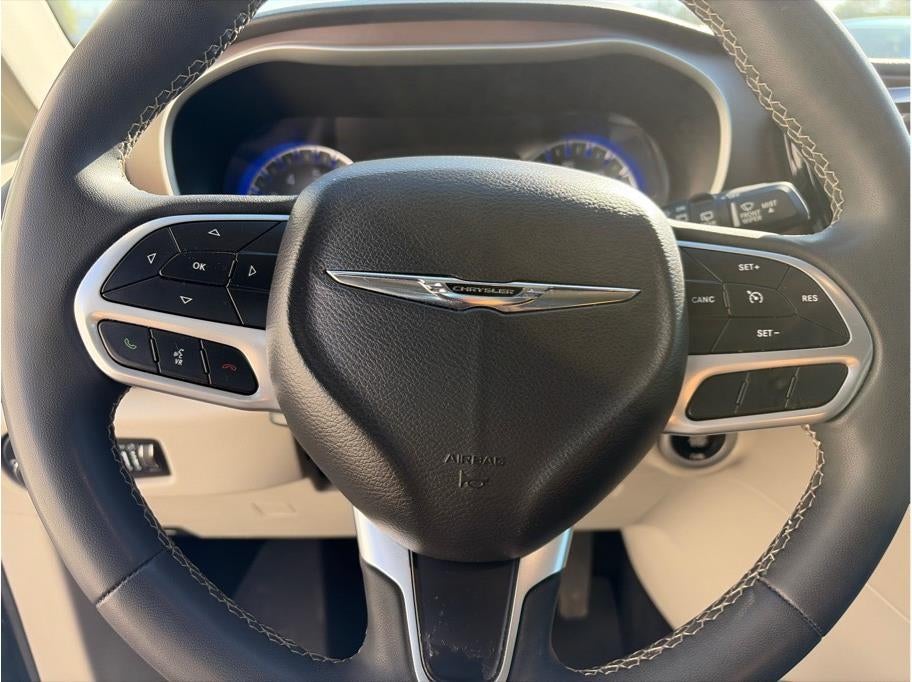 2023 Chrysler Voyager LX Van 4D