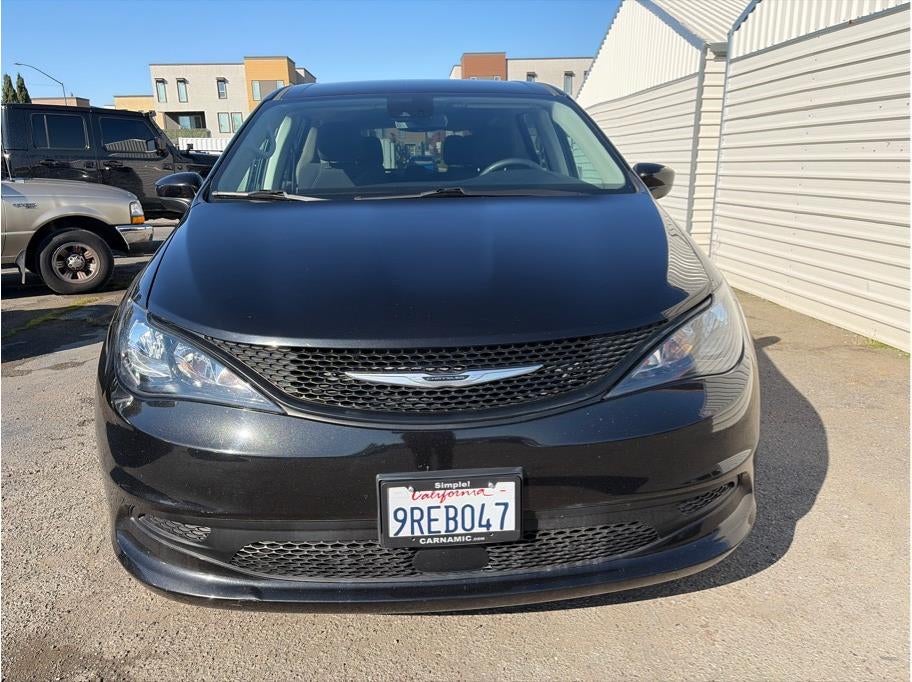2023 Chrysler Voyager LX Van 4D