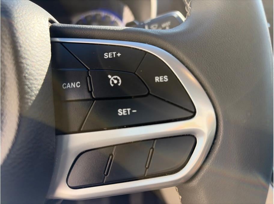 2023 Chrysler Voyager LX Van 4D