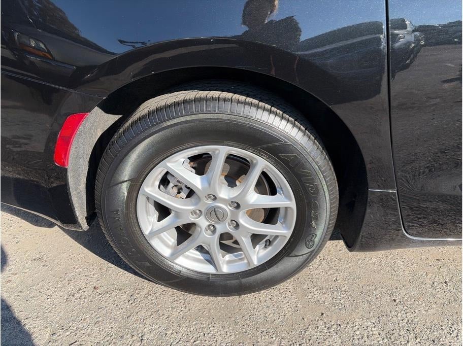 2023 Chrysler Voyager LX Van 4D