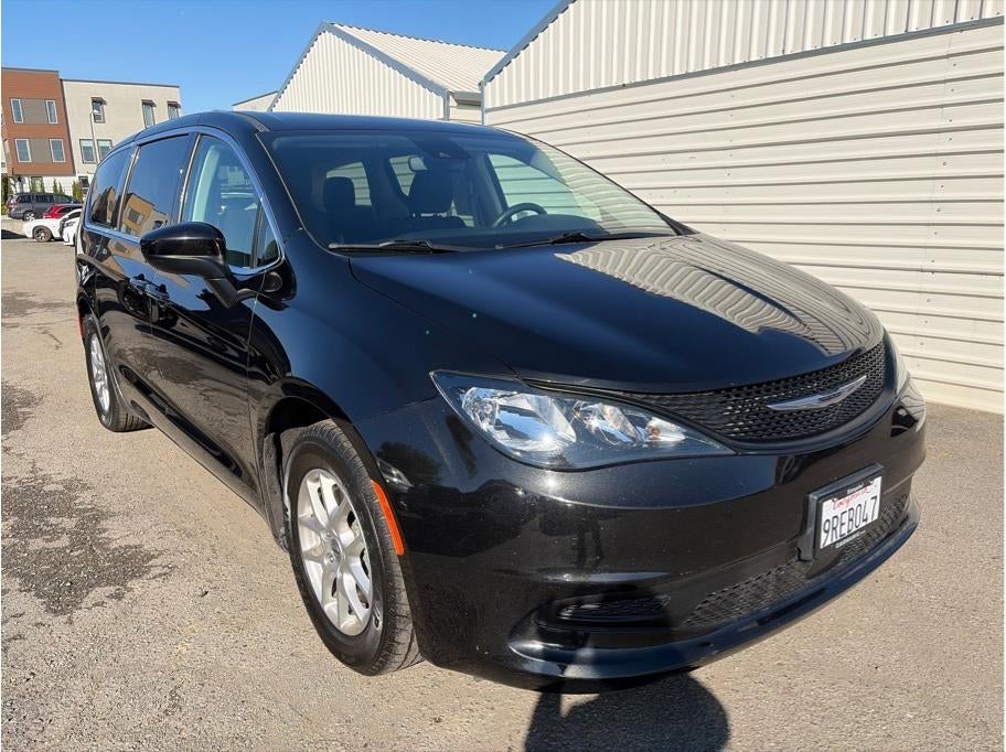 2023 Chrysler Voyager LX Van 4D