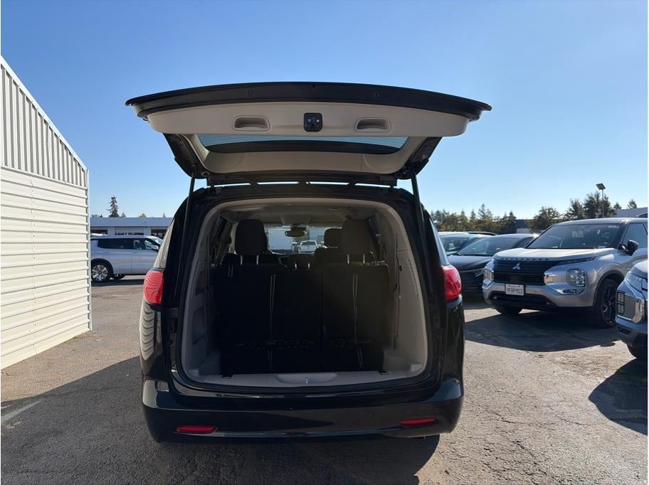 2023 Chrysler Voyager LX Van 4D