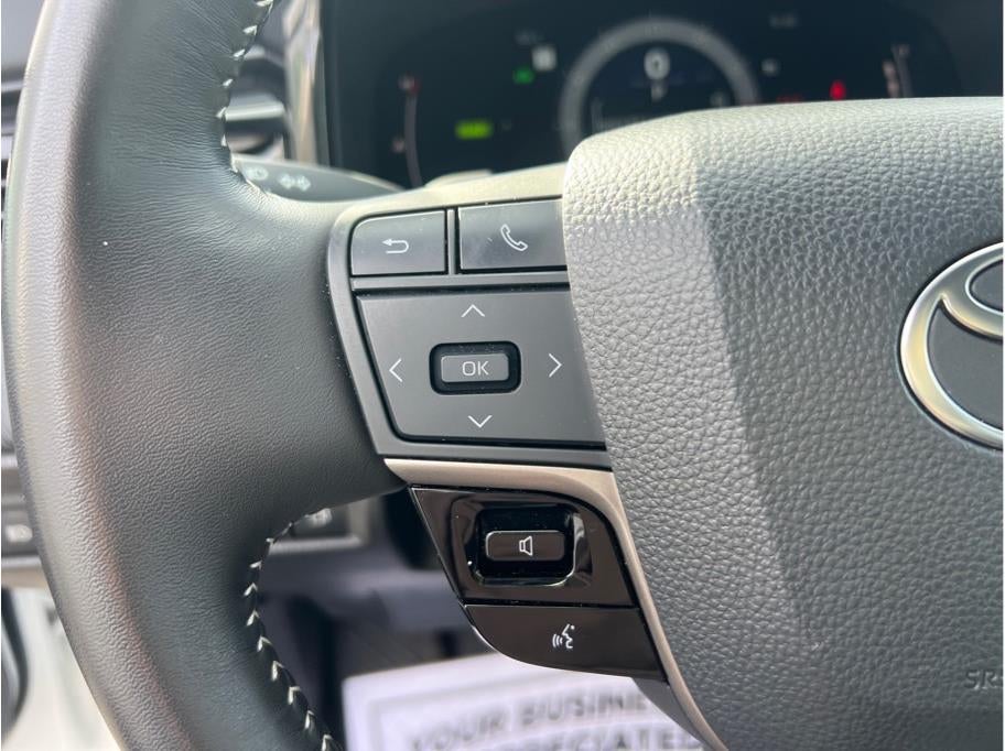 2025 Toyota Camry SE Sedan 4D
