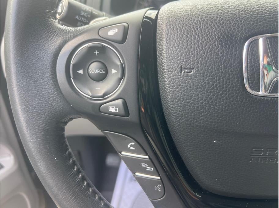 2016 Honda Pilot Touring Sport Utility 4D