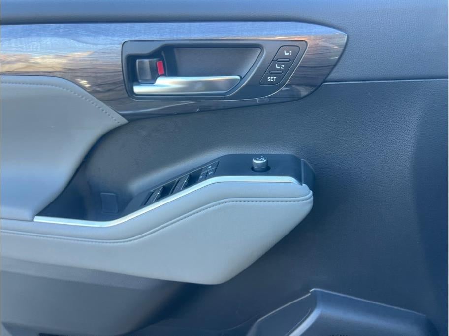 2021 Toyota Highlander Hybrid Limited Sport Utility 4D