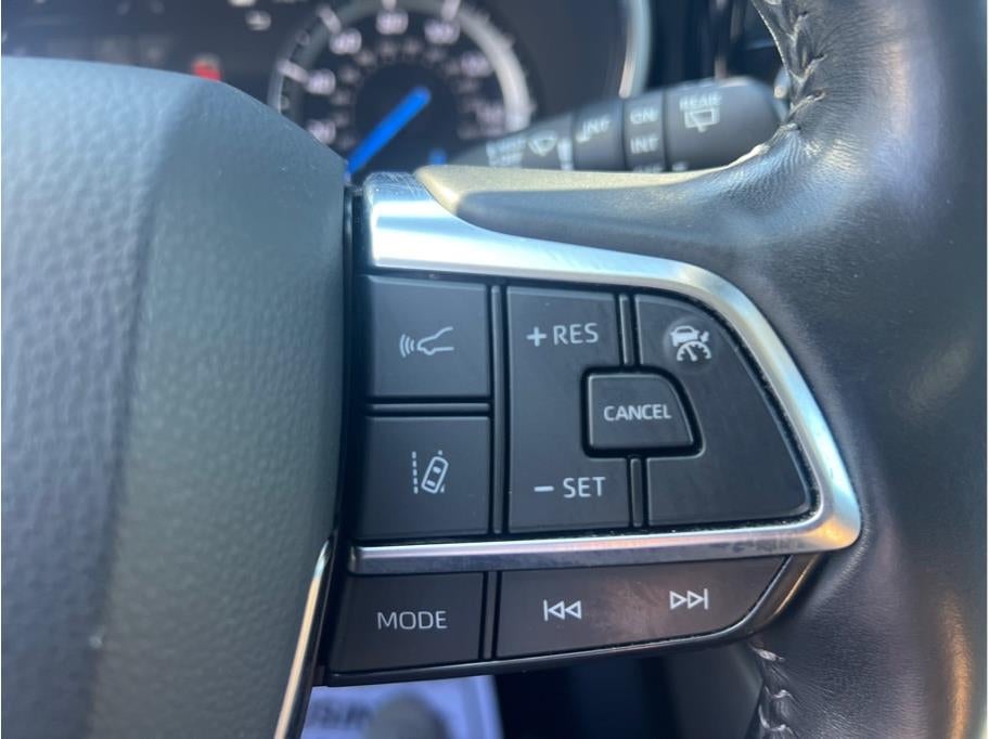 2021 Toyota Highlander Hybrid Limited Sport Utility 4D