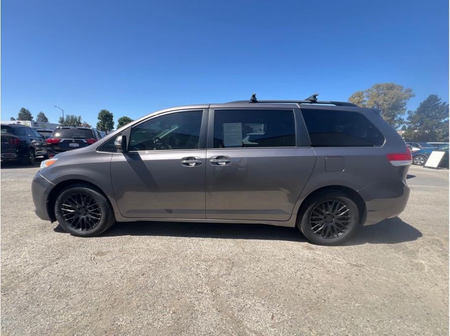 2013 Toyota Sienna Limited Minivan 4D