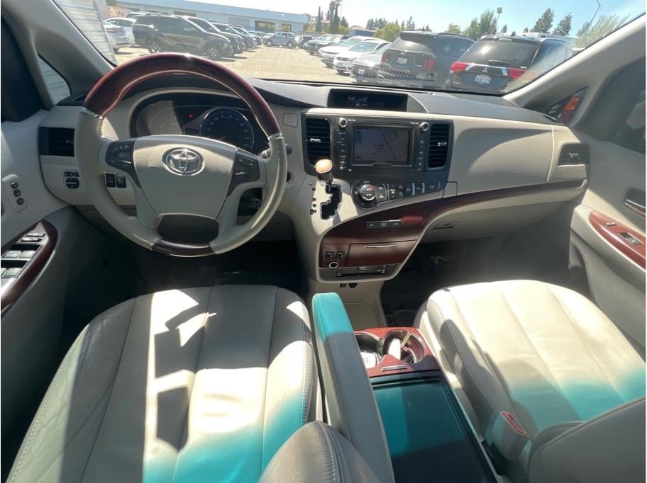 2013 Toyota Sienna Limited Minivan 4D