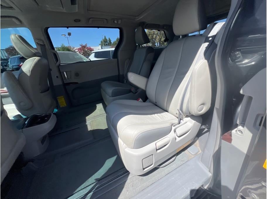 2013 Toyota Sienna Limited Minivan 4D