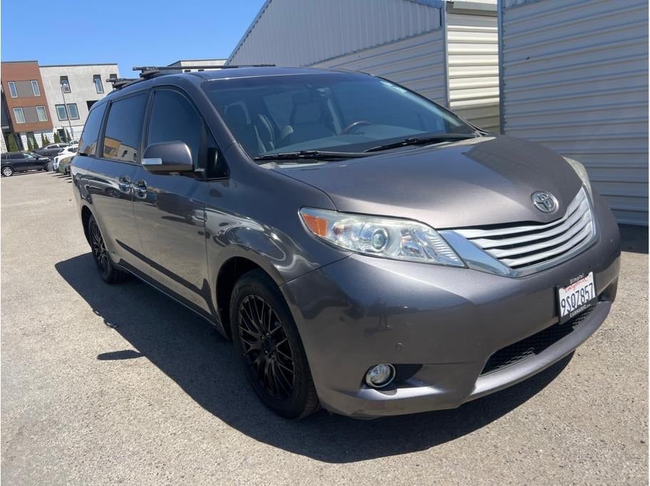 2013 Toyota Sienna Limited Minivan 4D