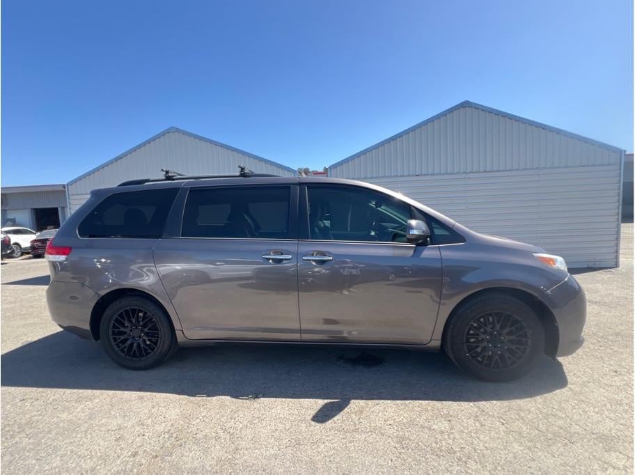 2013 Toyota Sienna Limited Minivan 4D