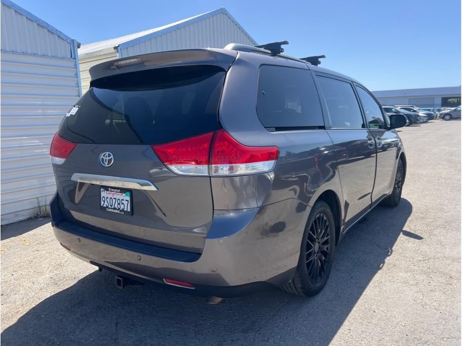 2013 Toyota Sienna Limited Minivan 4D