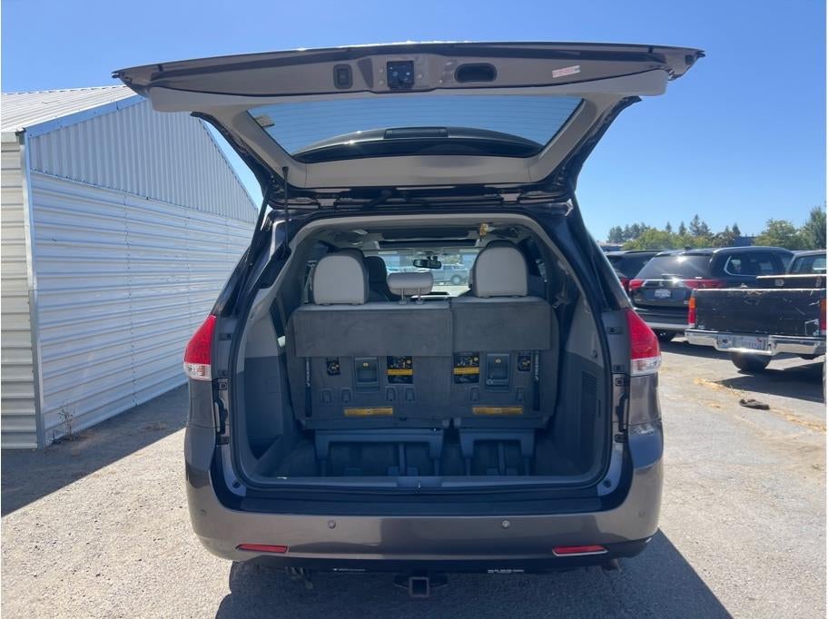 2013 Toyota Sienna Limited Minivan 4D