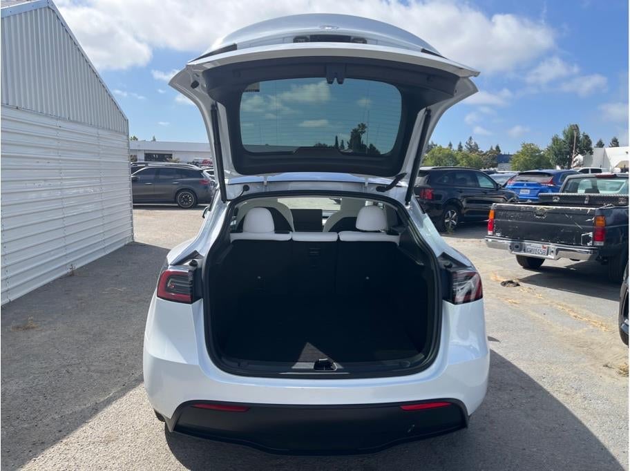 2025 Tesla Model Y Long Range Sport Utility 4D