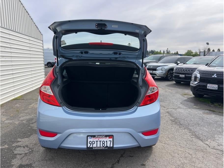 2013 Hyundai Accent SE Hatchback 4D