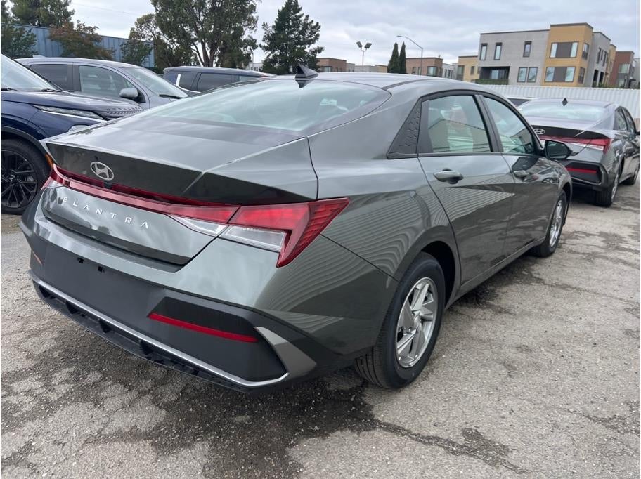 2026 Hyundai Elantra SE Sedan 4D