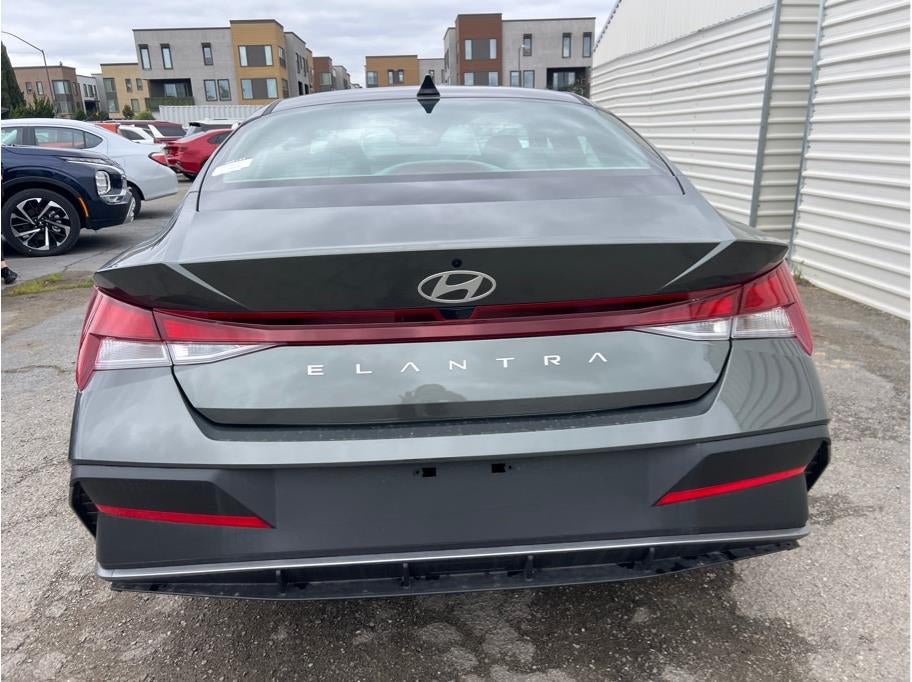 2026 Hyundai Elantra SE Sedan 4D
