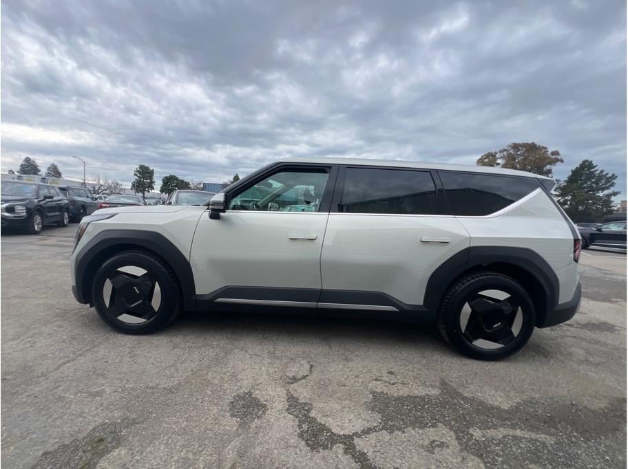 2024 Kia EV9 Light Long Range Sport Utility 4D