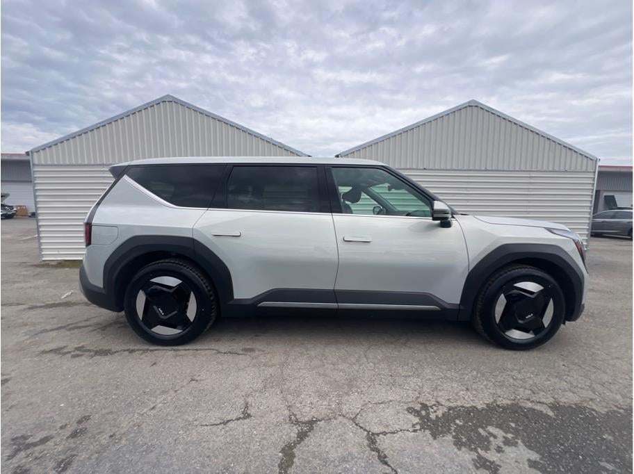 2024 Kia EV9 Light Long Range Sport Utility 4D