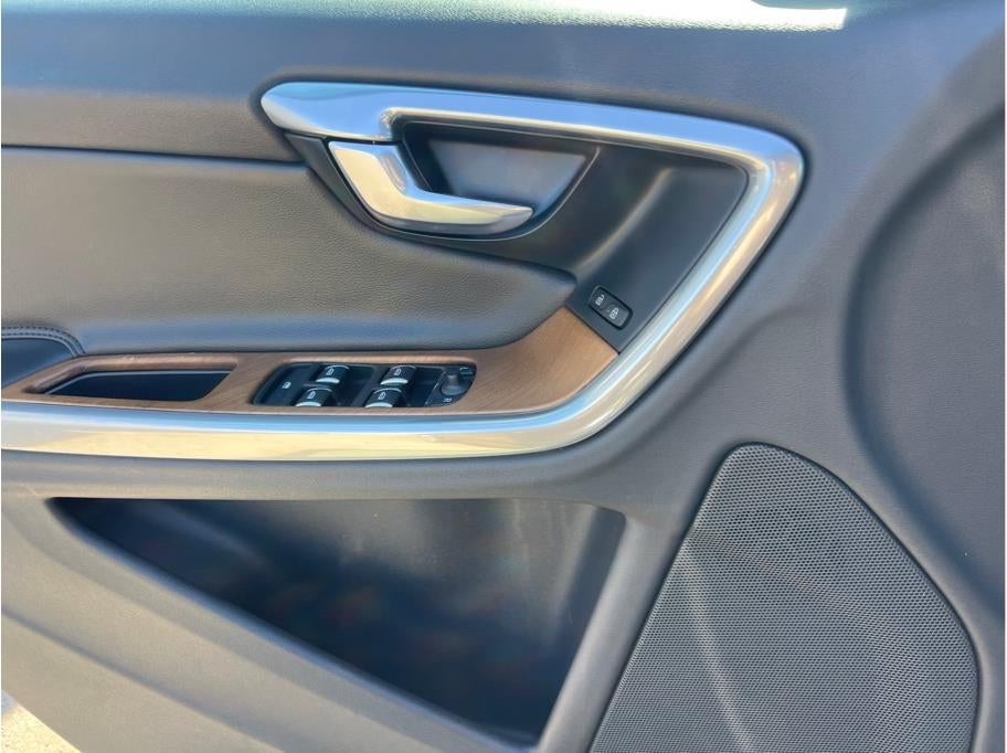 2016 Volvo S60 T5 Inscription Platinum Sedan 4D
