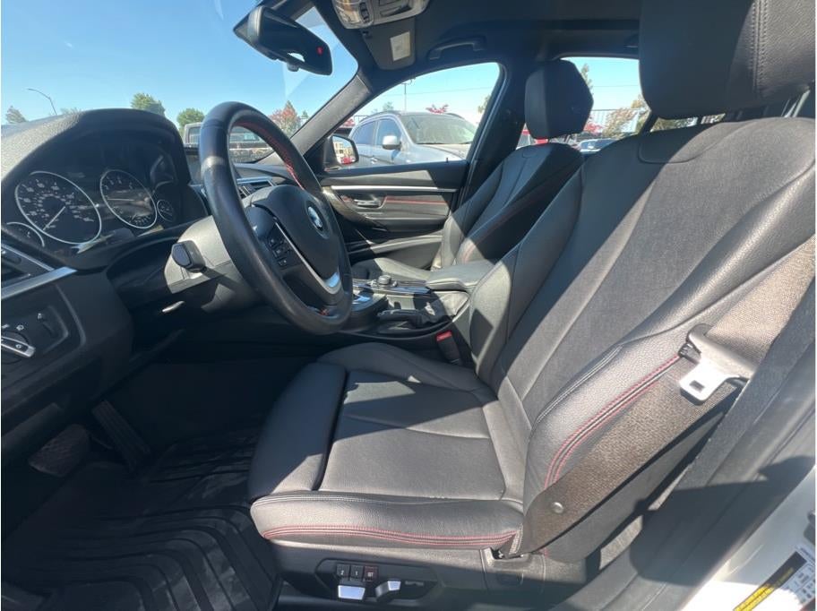 2017 BMW 3 Series 330i Sedan 4D
