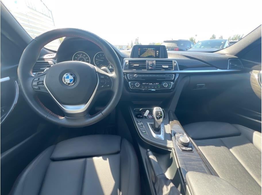 2017 BMW 3 Series 330i Sedan 4D