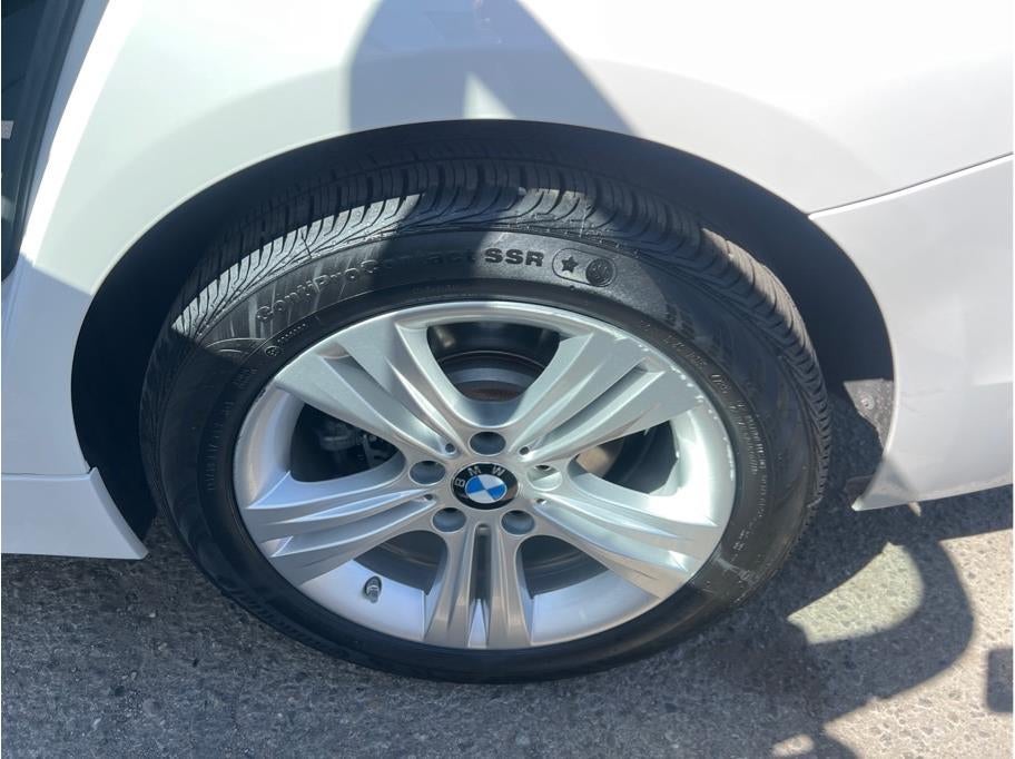 2017 BMW 3 Series 330i Sedan 4D
