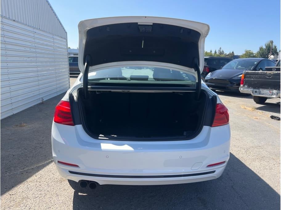 2017 BMW 3 Series 330i Sedan 4D