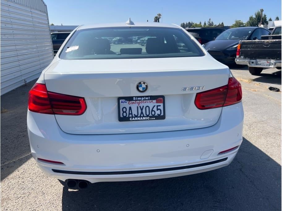 2017 BMW 3 Series 330i Sedan 4D