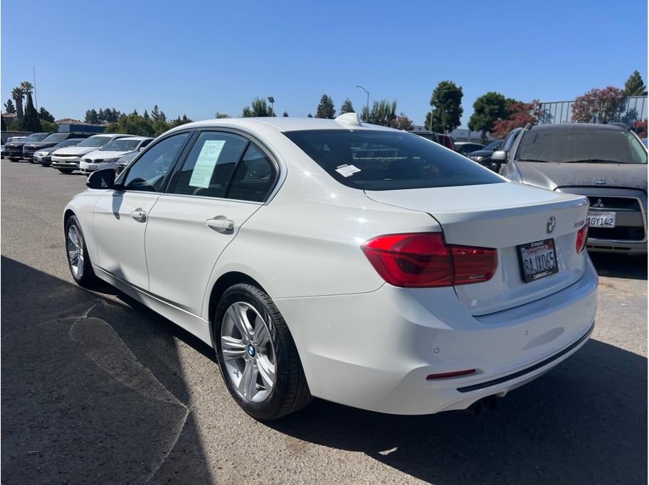 2017 BMW 3 Series 330i Sedan 4D