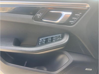 2018 Porsche Macan Sport Utility 4D