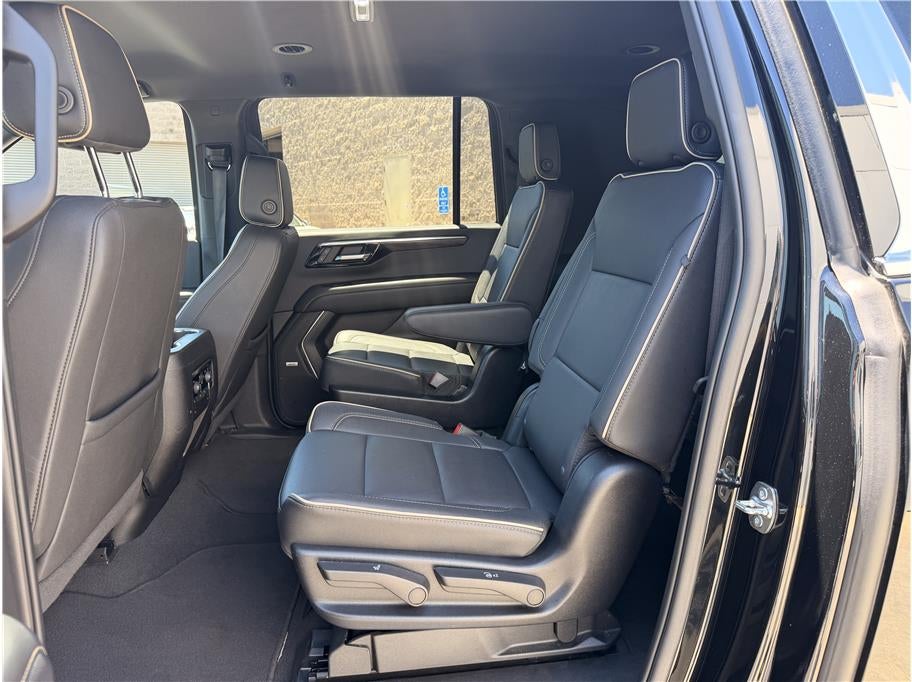 2025 Chevrolet Suburban Premier Sport Utility 4D