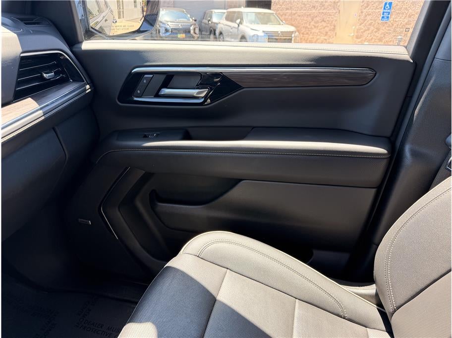 2025 Chevrolet Suburban Premier Sport Utility 4D