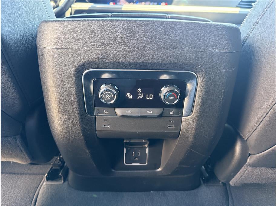 2025 Chevrolet Suburban Premier Sport Utility 4D