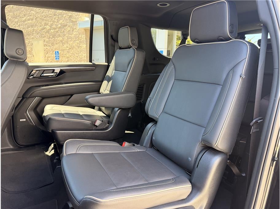 2025 Chevrolet Suburban Premier Sport Utility 4D