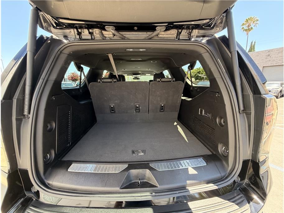 2025 Chevrolet Suburban Premier Sport Utility 4D