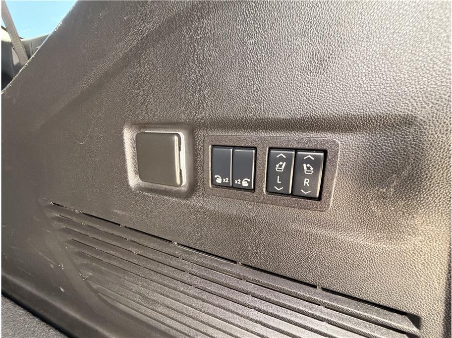 2025 Chevrolet Suburban Premier Sport Utility 4D