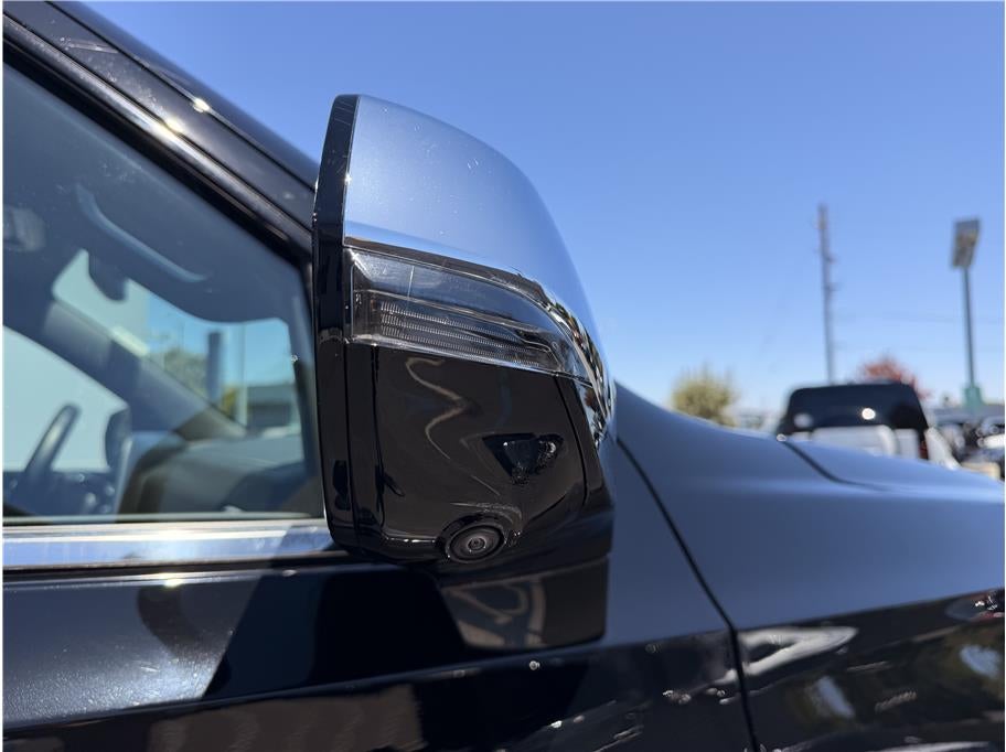 2025 Chevrolet Suburban Premier Sport Utility 4D