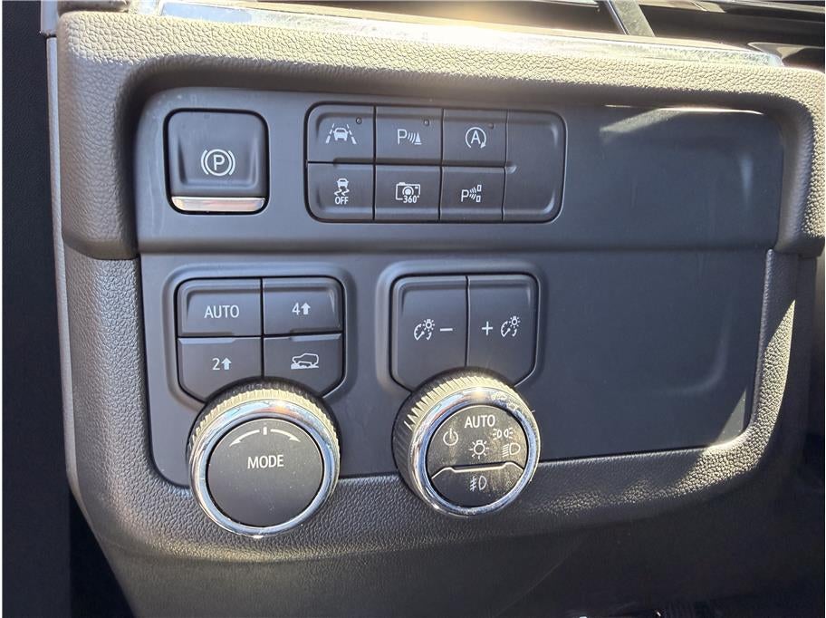2025 Chevrolet Suburban Premier Sport Utility 4D