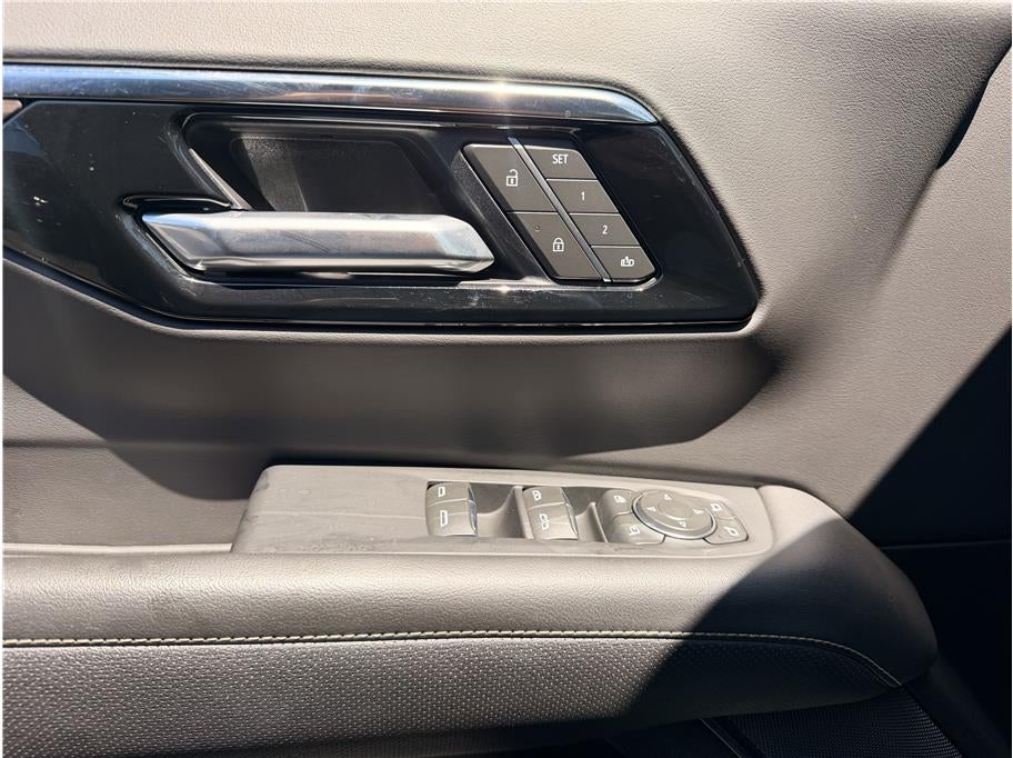 2025 Chevrolet Suburban Premier Sport Utility 4D